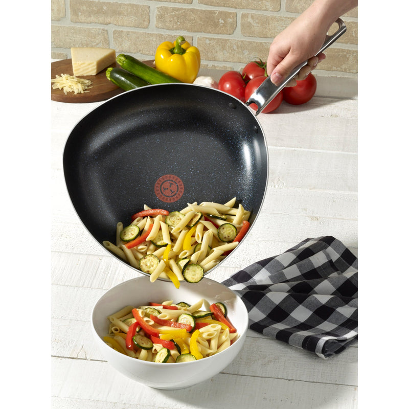T-fal Headmaster 4 Quart Triangle Easy Pour Pan